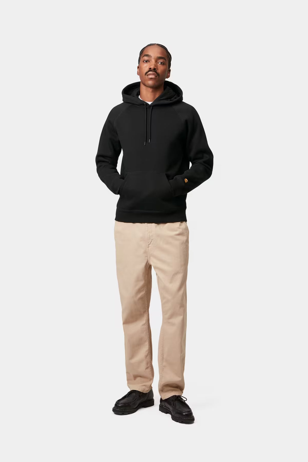 Sweat capuche Carhartt Hooded Chase Sweat black gold