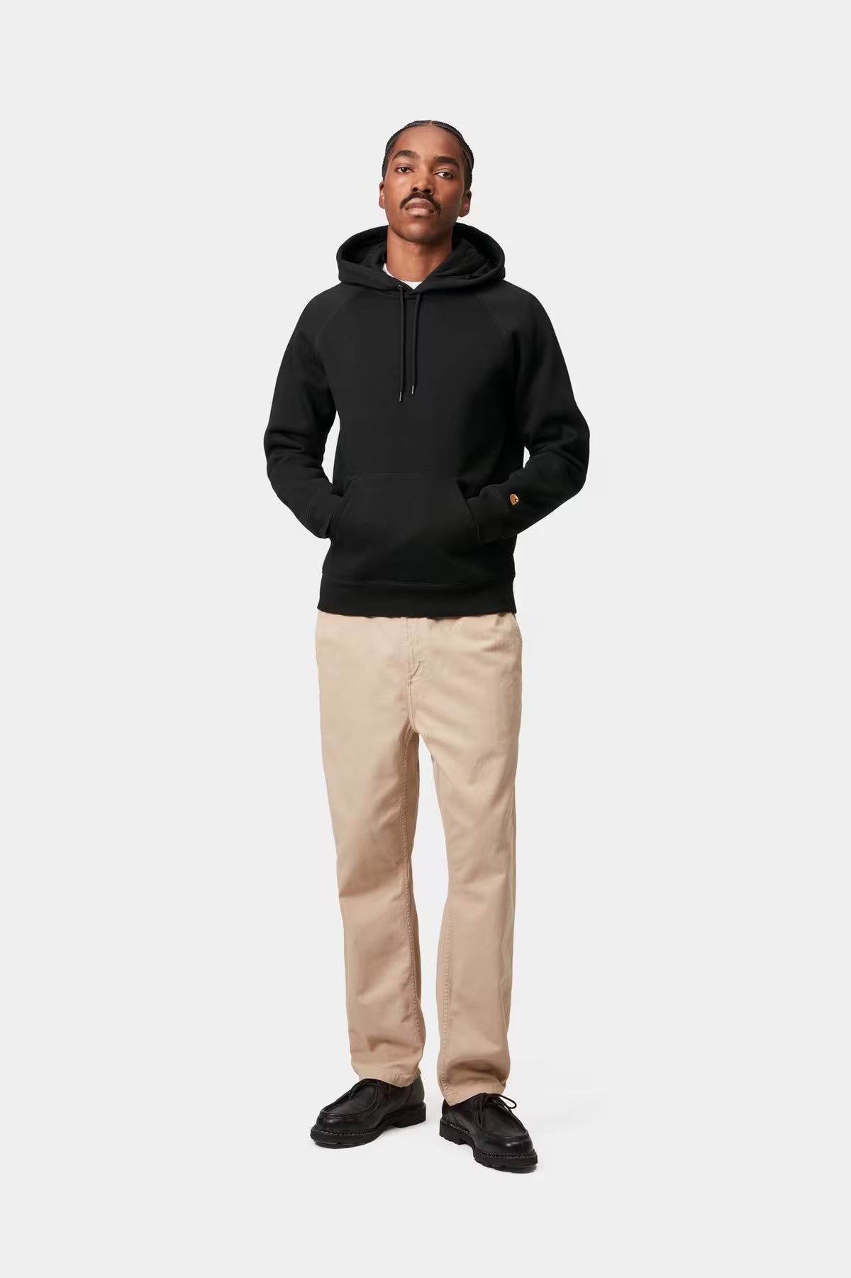 Sweat capuche Carhartt Hooded Chase Sweat black gold