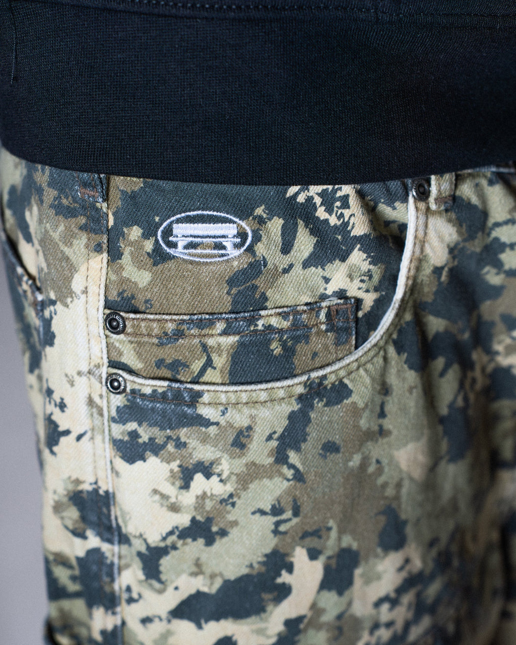 Classic Carpenter Short Camo