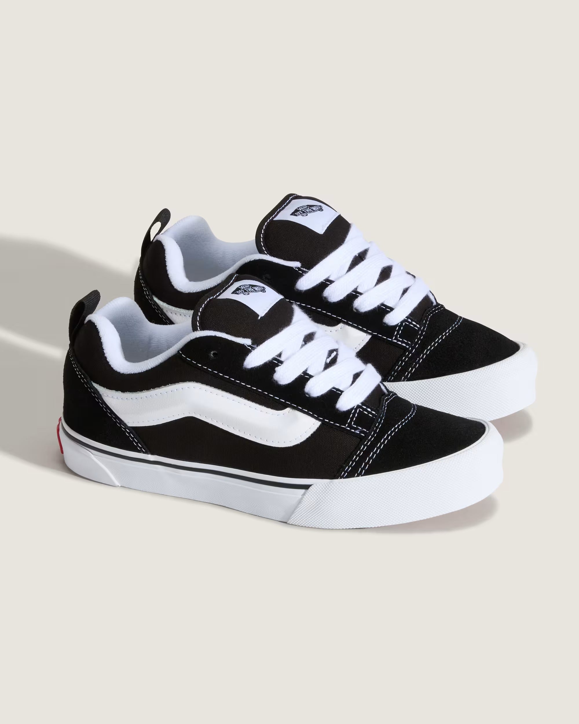 Knu Skool Black/True Whit