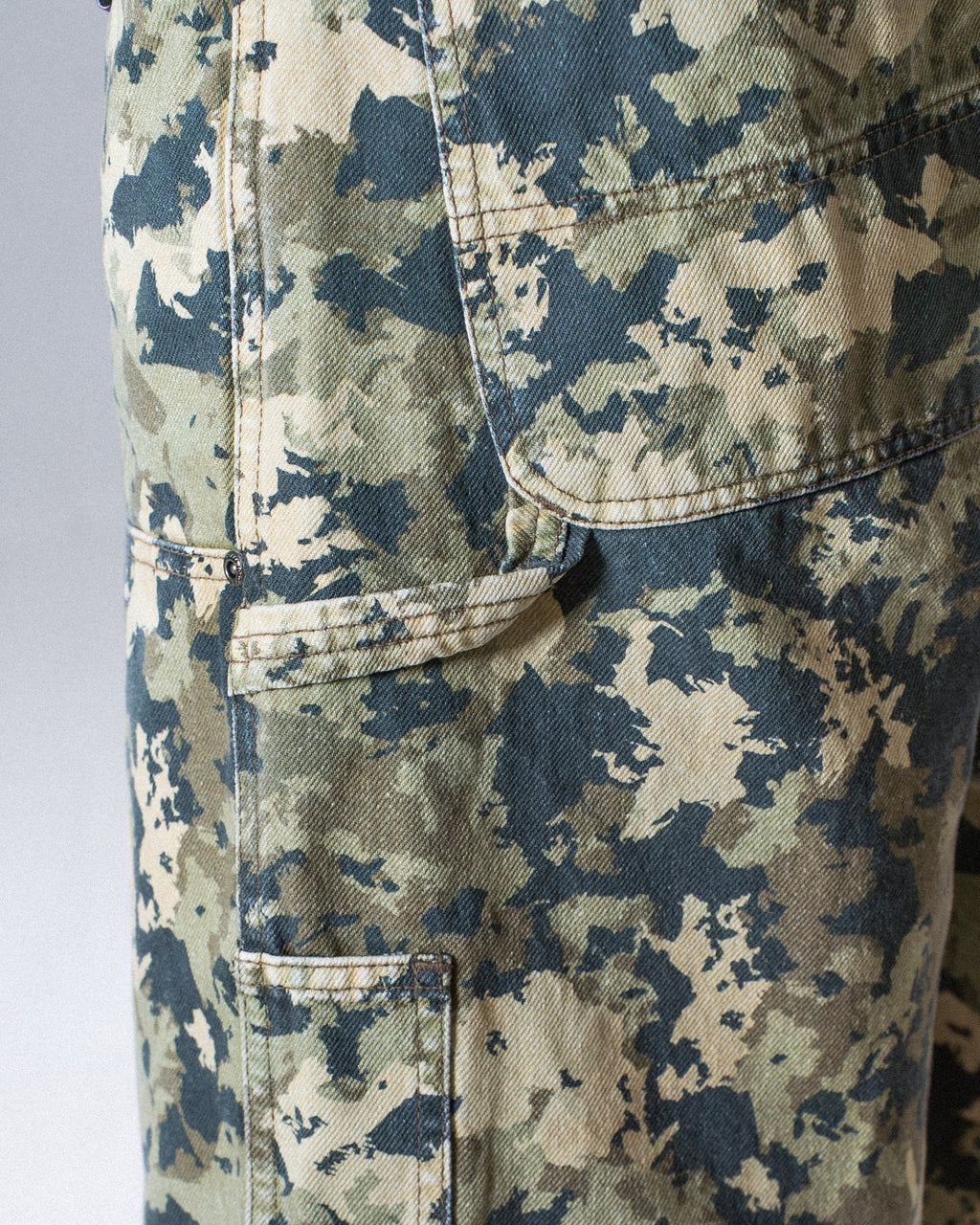 Classic Carpenter Short Camo